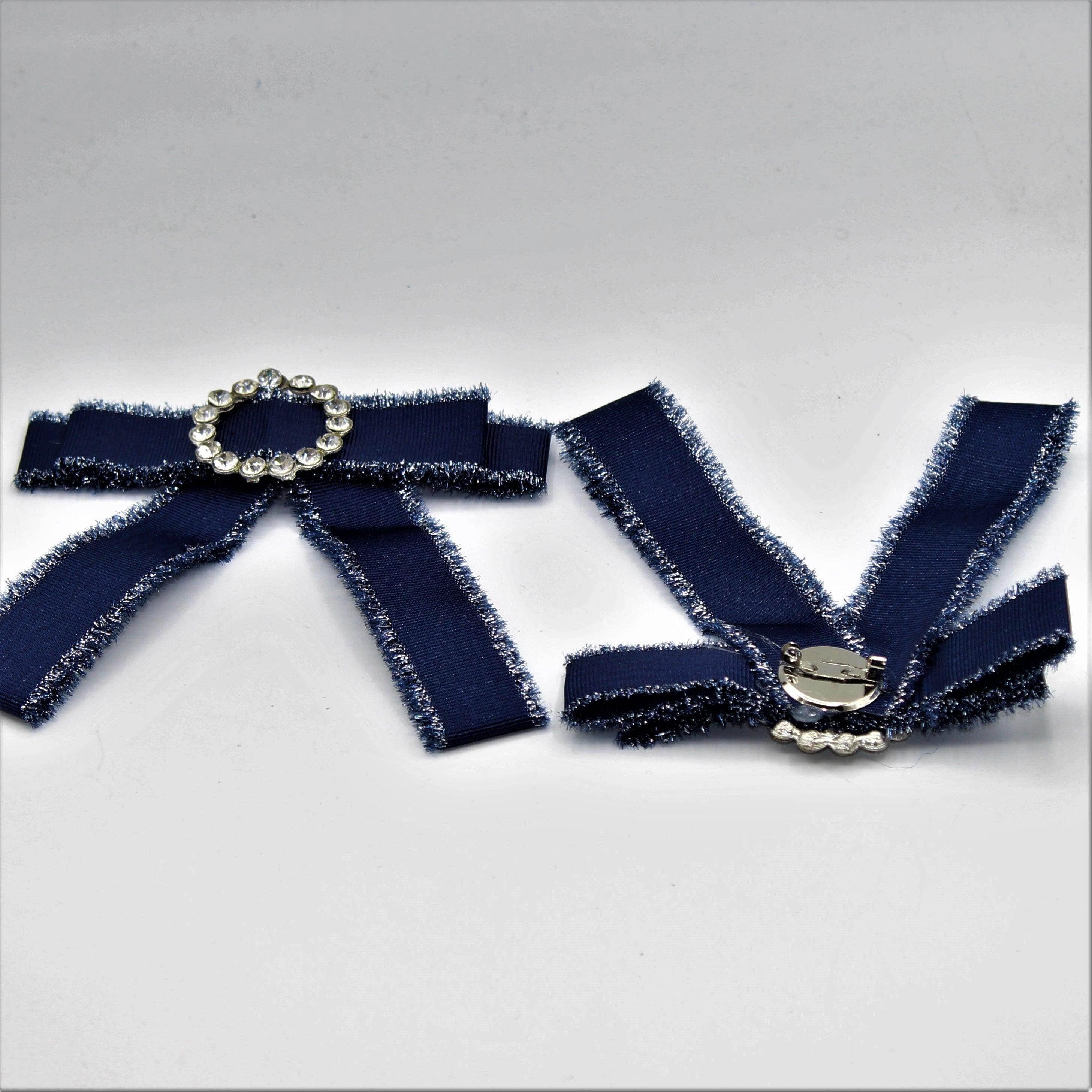 Dark blue and decorative ribbon with strass circle with pin and shiny edges-14 cm - ACCESSOIRES LEDUC BV
